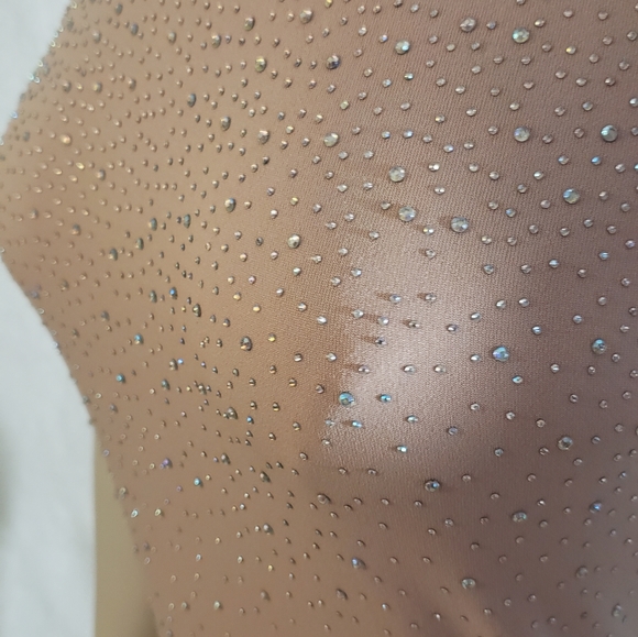 Upscale Sleeveless tee shirt - Picture 5 of 7